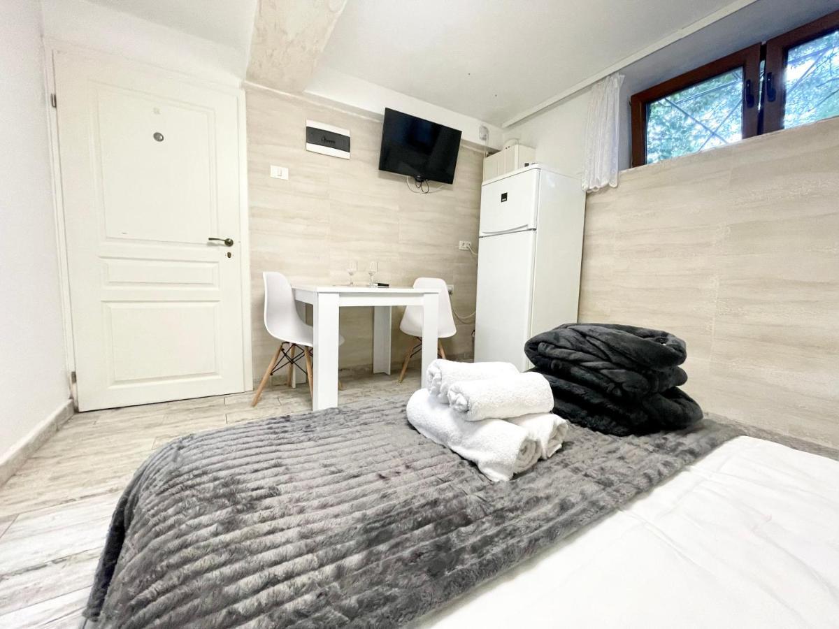 Metropolitan Retreat Apartment Bucharest Exterior photo
